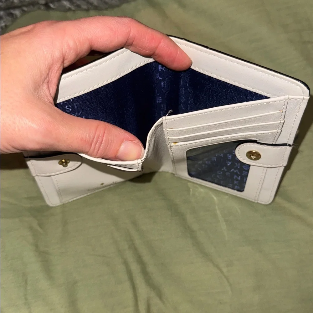 New Kate Spade NYC Leather Navy & White Compact Wallet Small NWT Credit Card ID